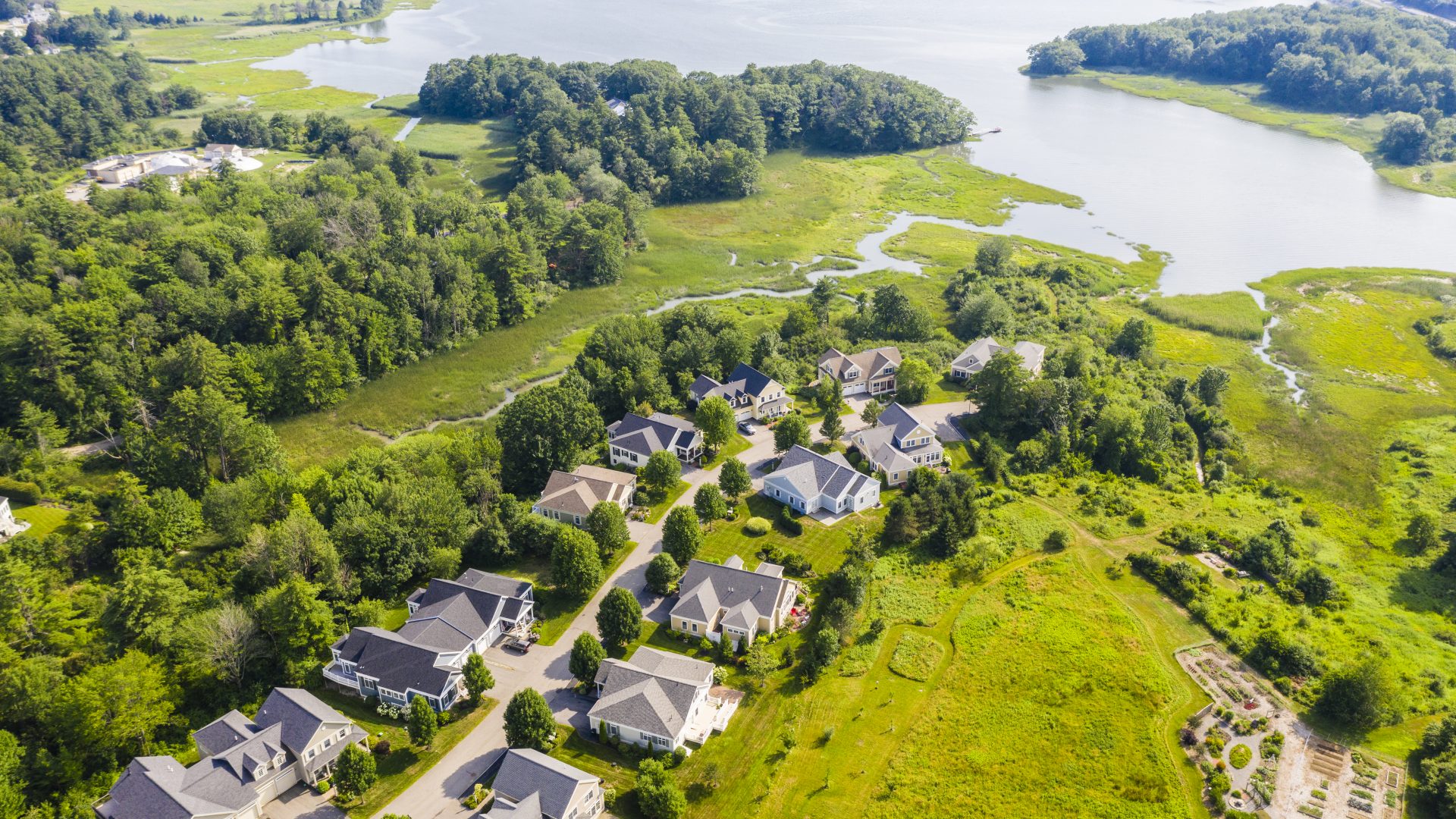 Suburban development adjacent to the Presumpscot River in Falmouth, Maine. (Image: Jerry Monkman)
